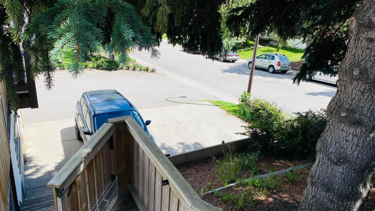 Cozy Basement Suite-溫馨小屋 Designated Parking Κάλγκαρι Εξωτερικό φωτογραφία