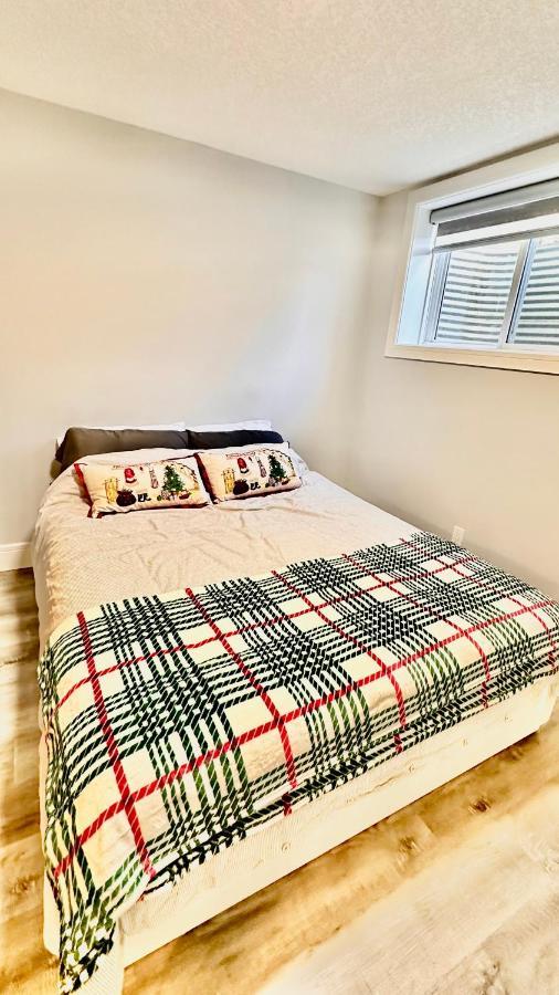 Cozy Basement Suite-溫馨小屋 Designated Parking Κάλγκαρι Εξωτερικό φωτογραφία
